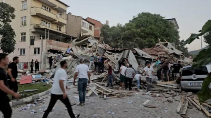 Động đất mạnh làm rung chuyển miền Tây Thổ Nhĩ Kỳ